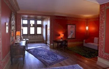 Chateau Du Besset 4*