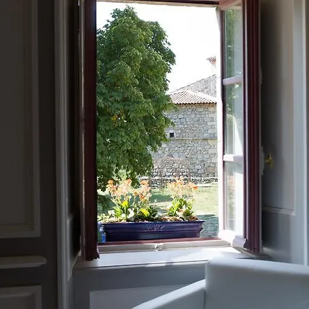 Chateau Du Besset 4*
