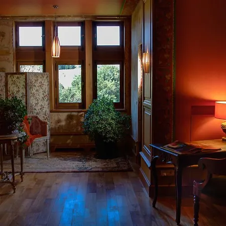 Chateau Du Besset 4*
