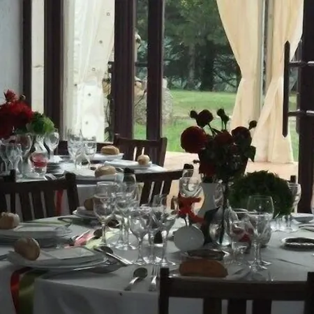 לינה וארוחת בוקר Chateau Du Besset Saint-Romain-de-Lerps